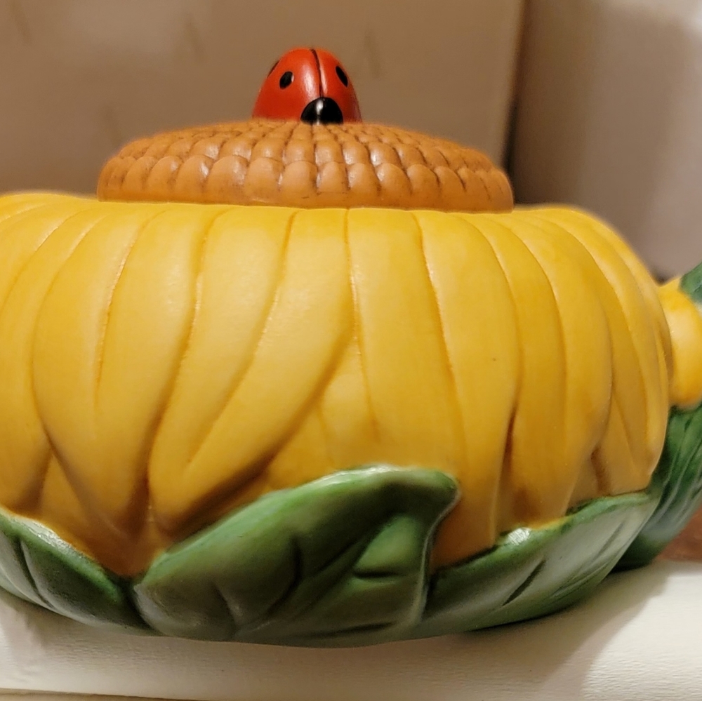 Teapot - Picture 7 of 16